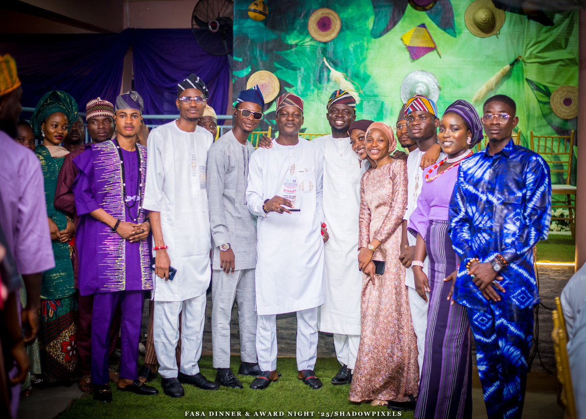ElBaasity's tweet image. When I Dey with my people ❤️ , The happiness is so real 😎😃
My people ❤️, My family ❤️
Unto Greatness 🕊️🕊️🕊️
