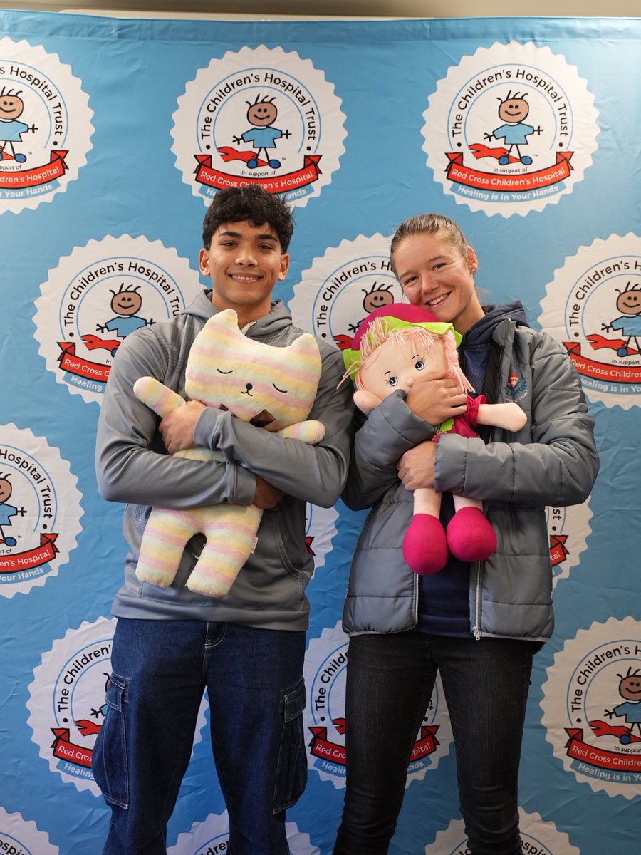 WP_Blitz's tweet image. Western Province Cricket, together with World Sports Betting, spent a heartfelt morning with The Children’s Hospital Trust at Red Cross Children’s Hospital in our annual #MandelaDay initiative.
The players and staff spent some time with the children and handed out teddy bears…
