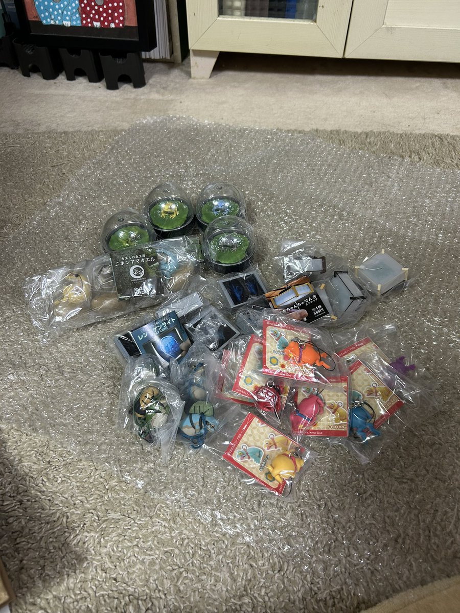 SANTA53810336's tweet photo. 無事カエルストラップ　Xフォトコンテスト最優秀賞の賞品が少し前に届いておりました。中毒量のキタンクラブアイテムの数々。ありがとうございました！うれしい。…カエル🐸がまた増員！ https://t.co/qKMO8U1025