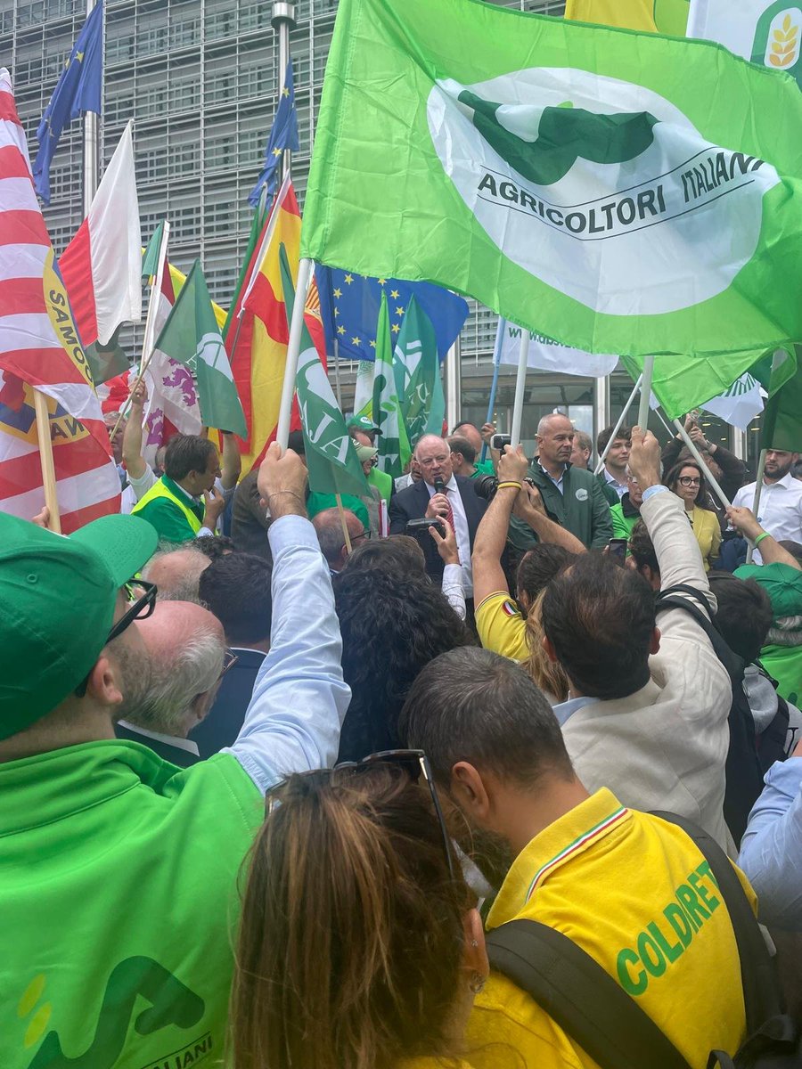 IFA President <a href="/gormanifa/">Francie Gorman</a> addressing the farmers' march to the <a href="/EU_Commission/">European Commission</a> HQ, warning that the CAP budget has to be maintained. <a href="/COPACOGECA/">COPA-COGECA</a>