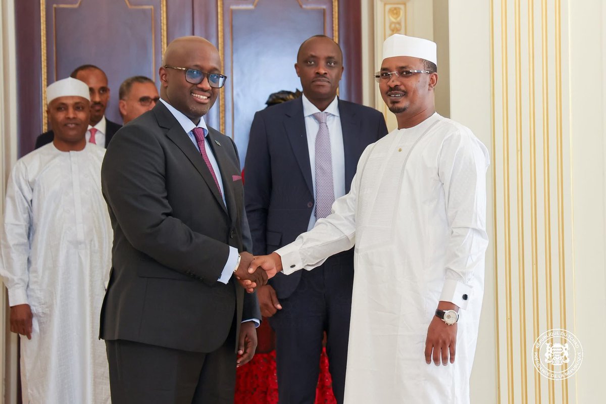 Mugenzi Félix (@felixmugenzi) on Twitter photo #Tchad #Rwanda
Le Maréchal Mahamat Idriss Déby Itno, a reçu ce 16 juillet 2025 le ministre Rwandais des Affaires étrangères, <a href="/onduhungirehe/">Olivier J.P. Nduhungirehe</a>, envoyé spécial du Président Paul #Kagame. Ce dernier a transmis un message personnel de son homologue Rwandais au Chef de l’État #Tchad #Rwanda
Le Maréchal Mahamat Idriss Déby Itno, a reçu ce 16 juillet 2025 le ministre Rwandais des Affaires étrangères, <a href="/onduhungirehe/">Olivier J.P. Nduhungirehe</a>, envoyé spécial du Président Paul #Kagame. Ce dernier a transmis un message personnel de son homologue Rwandais au Chef de l’État