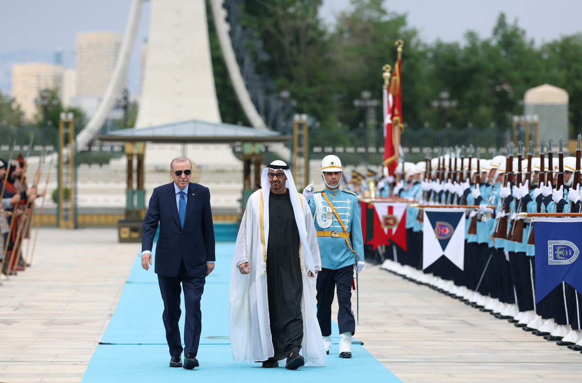 trpresidency's tweet image. President @RTErdogan welcomed President of the United Arab Emirates Sheikh Mohammed bin Zayed Al Nahyan, who is in Türkiye for an official visit, with an official ceremony at the Presidential Complex.