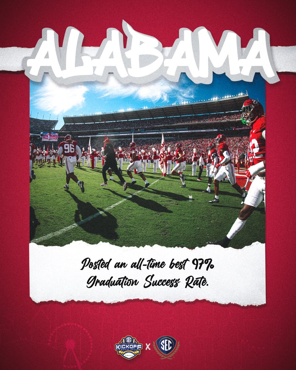 TheSECU's tweet image. 馃張 football field 鉃★笍 graduation stage 馃帗
#ItJustMeansMore x #SECMD25