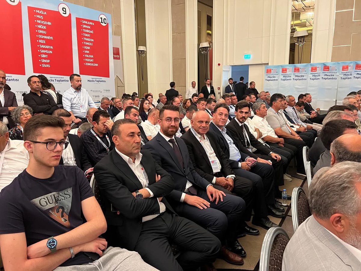 Belediye Başkanımız Sayın Esat Öztürk, Ankara’da düzenlenen Türkiye Belediyeler Birliği (TBB) Meclis toplantısına katıldı. Alınan kararlar ülkemize ve şehrimize hayırlı olsun.