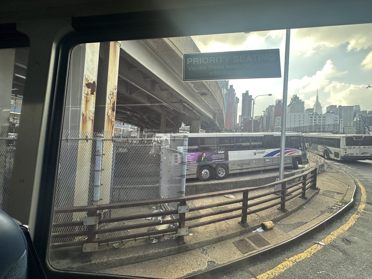 SamiLiebman's tweet image. Tunnel now moving but huge backup at @PANYNJ bus terminal (you’d think with buses slowly coming out of the tunnel there would be enough spacing they wouldn’t bunch up. Meanwhile 2 buses from the same route just breezed by in another lane.