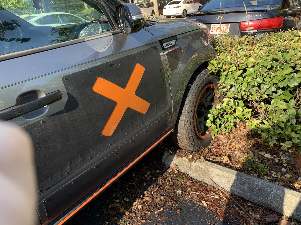 Lriga_'s tweet image. Well it finally happened, I got up on the curb a little too hard and had to do a recovery on it because it doesn’t have reverse
With the Juke 🧡
Lmao parking lot recovery