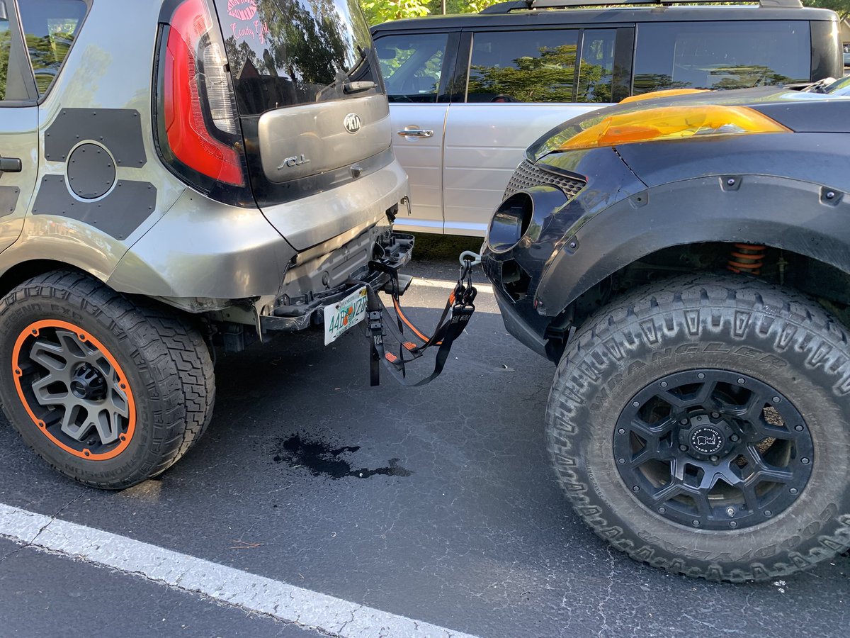 Lriga_'s tweet image. Well it finally happened, I got up on the curb a little too hard and had to do a recovery on it because it doesn’t have reverse
With the Juke 🧡
Lmao parking lot recovery