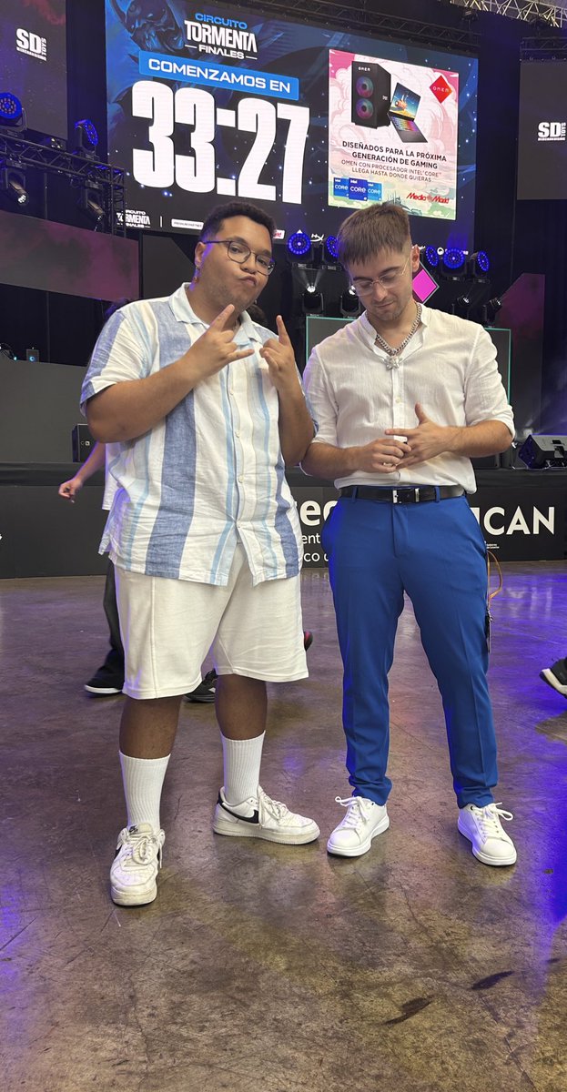 🪾 LEAGUE OF LEGENDS 🪾

Cameo con mi nene <a href="/luismicnk/">LuismiCNK</a> para las #FinalesCTLOL donde se juegan un viaje a Corea gracias a <a href="/CCCspain/">Centro Cultural Coreano en España</a> para el equipo ganador.

🕓 16:00

Hace por lo menos 4 años que no comento LoL, os pido paciencia, estoy cubriendo a <a href="/Seniki_/">Edu "Seniki" González</a> que no ha podido venir.