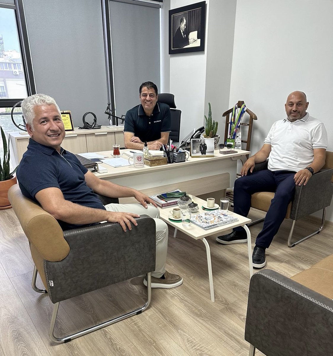 Bir acı kahvenin kırk yıl hatırı vardır. <a href="/SezginOzer07/">Sezgin</a> <a href="/ahmetayazyagiz/">AHMET ÖZTÜRK</a>