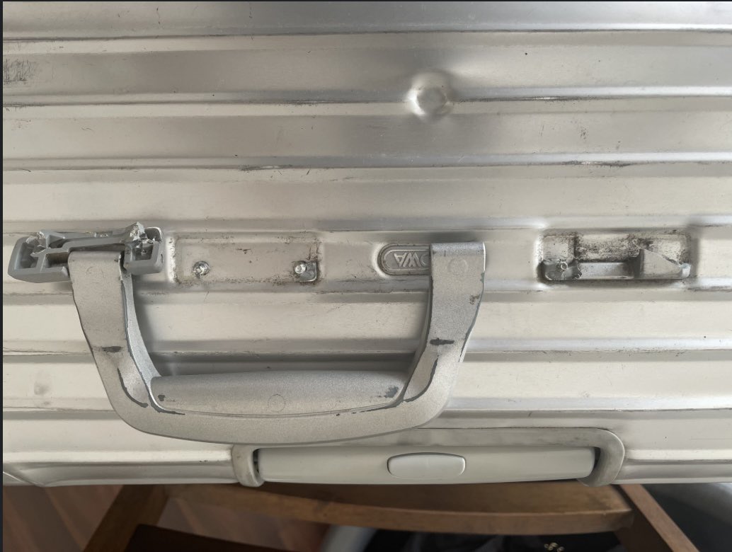 BoeingBaby's tweet photo. @tweetpratikm @RIMOWA @lufthansa @RIMOWA I thought this bag would out live me! Very poor &amp; brittle plastic parts! If parts are not available, how bout a replacement with us paying the difference! https://t.co/sJBscMaBFn