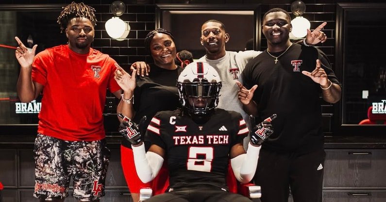 RedRaiderSports.com (@redraidersports) on Twitter photo We caught up with Palestine (TX) blue chip cornerback S’Vioarean “Boss” Martin (<a href="/SVioareanMartin/">S’Vioarean “Boss” Martin 4⭐️</a>) about his decision to be a Red Raider, his NFL bloodlines + more
“I believe I can make a big difference at Texas Tech” #GunsUp #WreckEm
➡️ on3.com/sites/red-raid… We caught up with Palestine (TX) blue chip cornerback S’Vioarean “Boss” Martin (<a href="/SVioareanMartin/">S’Vioarean “Boss” Martin 4⭐️</a>) about his decision to be a Red Raider, his NFL bloodlines + more
“I believe I can make a big difference at Texas Tech” #GunsUp #WreckEm
➡️ on3.com/sites/red-raid…