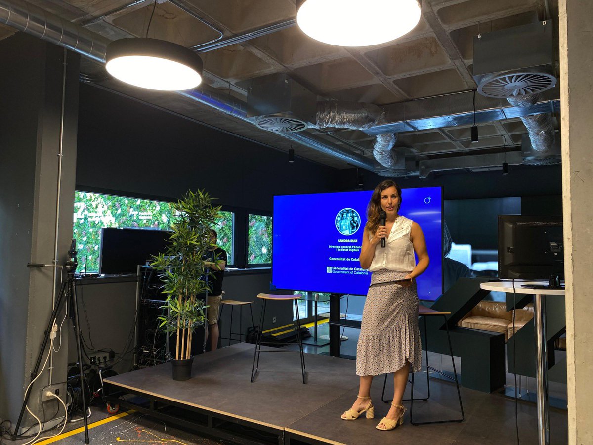 🗣️ La DG d’Economia i Societat Digitals <a href="/sruizon/">Sandra Ruiz Peralta</a> destaca el suport del <a href="/govern/">Govern de Catalunya</a> a la iniciativa, en el marc de l’Estratègia NewSpace de Catalunya. 

📌A la presentació del #NASA <a href="/SpaceApps/">NASA International Space Apps Challenge</a>, la hackató #STEAM més gran de l'univers, amb seu a Barcelona el 4 i 5 d'octubre d'enguany.