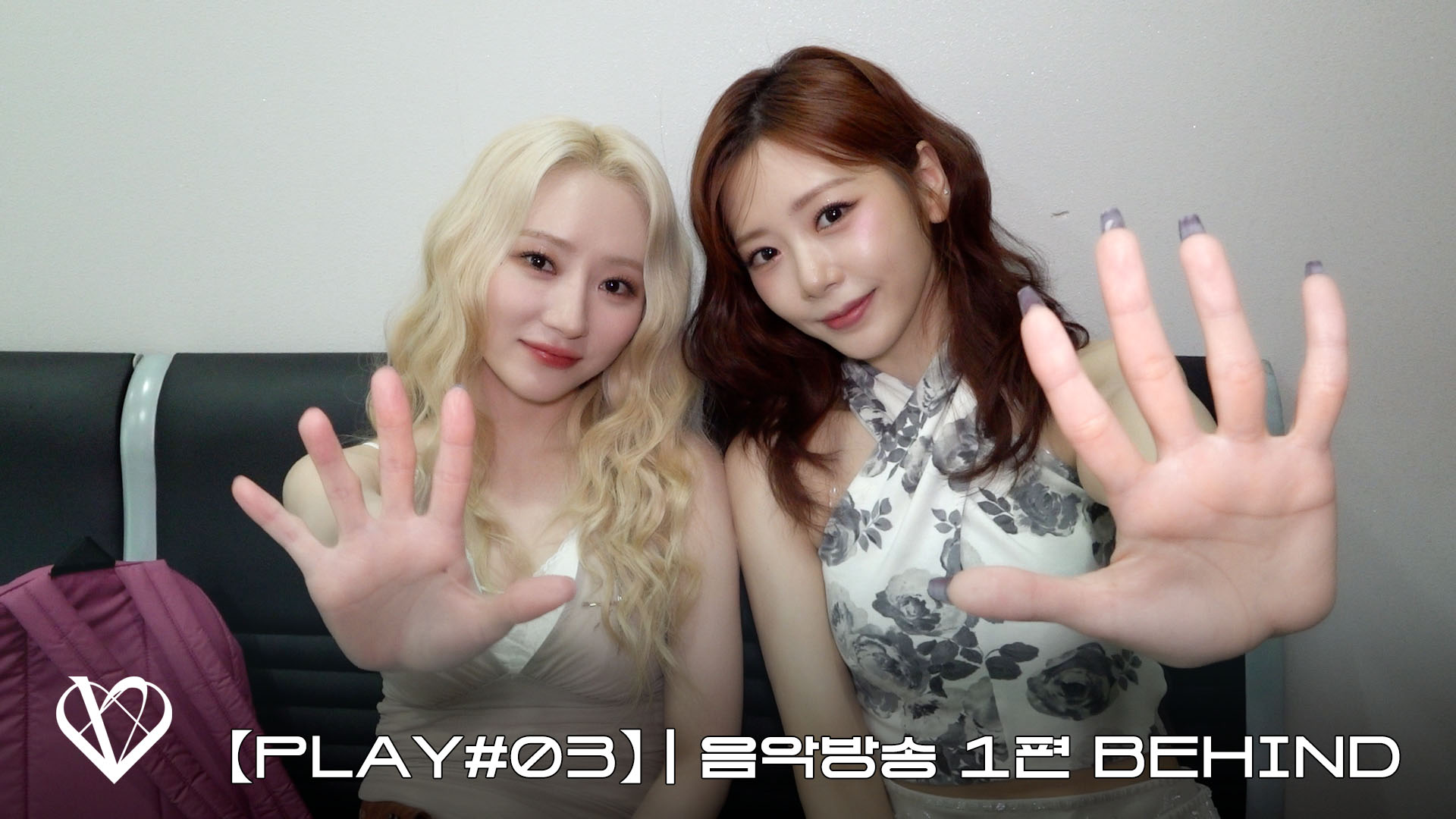 [RADINEO]★ 韓国人気★YOUNG FLOWER SWEAT Designer fashion, Seoul-fully created | W Concept