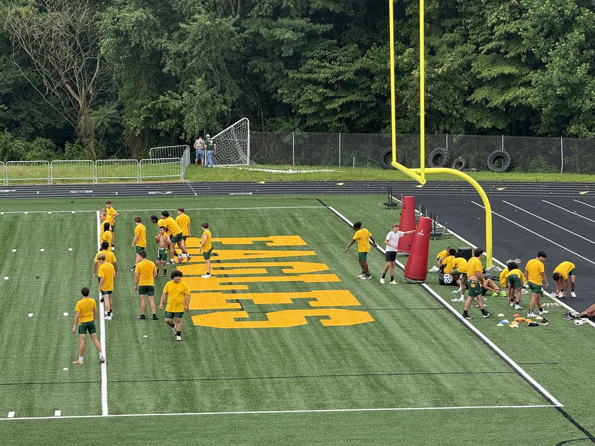 ChrisHughesCP's tweet image. Up and at it early this morning at Wilkes Central.
#CPSummerFootballTour2025
@CarolinaPreps1
@WilkesCentralHS
@wilkescentral