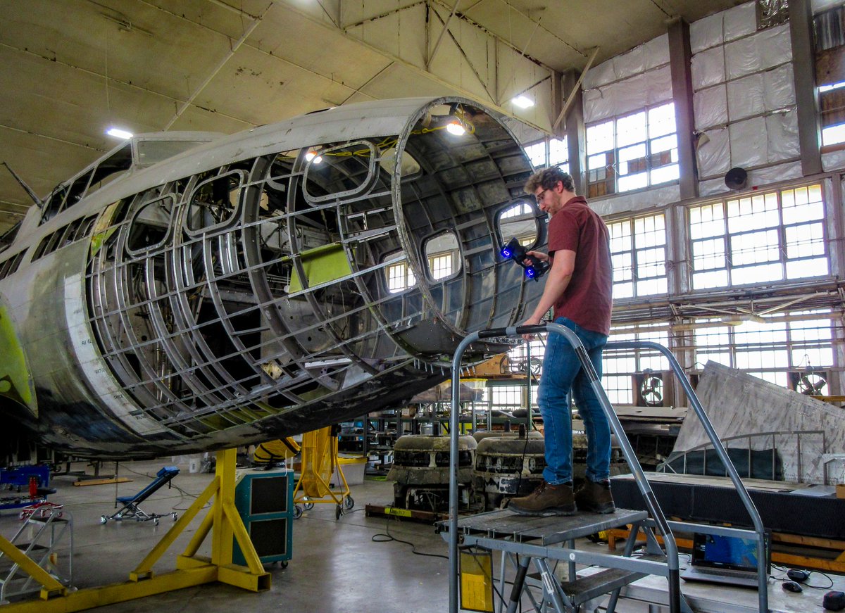 MachinaLabs_'s tweet image. RoboForming unlocks manufacturing possibilities traditional processes can’t… like restoring the oldest surviving B-17 Flying Fortress.
We’re proud to see the Air Force Rapid Sustainment Office and @UDRI_1 using our #RoboCraftsman to produce a custom part for a one-of-a-kind…