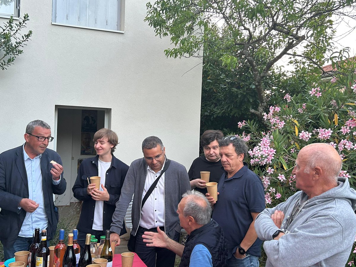 📸 Le 8 juillet, les camarades de #SocialistesAutrement se retrouvaient pour un apéro estival 🌞

Un moment chaleureux, militant, fraternel. Parce qu’on milite avec exigence, bienveillance… et convivialité ✊🌹

#PS #Militantisme #AgirAutrement