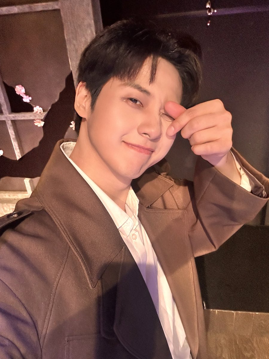 [#B1A4Story] 뮤지컬 &lt;낙원&gt; 첫 공연 📸

이강신우의 뮤지컬 &lt;낙원&gt; 첫 공연 완료🐻
꿈꾸는 낙원을 향한 앞으로의 공연, 많은 기대와 관심 부탁드립니다💚

#B1A4 #신우 #CNU
#낙원 #이강