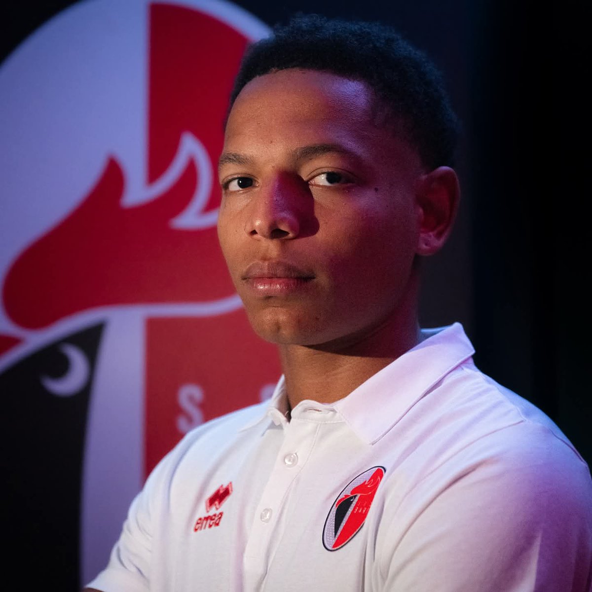 VeronaArb's tweet image. رسميًا: نادي باري أعلن عن إتمام التعاقد مع المدافع شريف قساما (20 سنة) بنظام الإعارة مع أحقية الشراء قادمًا من ترينتو. ✍🏽🐔⚪🔴
#SerieB #Kassama