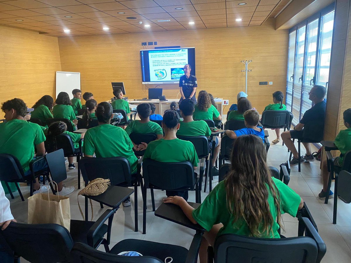 Gobierno de Melilla (@gobiernomelilla) on Twitter photo La Jefatura de <a href="/policia_localML/">Policia Local de Melilla</a> 🚔 abrió sus puertas a los jóvenes 👩🧑de la Asociación Virgen de la Luz, de Tiro Nacional.
Charla sobre Educación Vial.
Visita a las instalaciones y medios materiales.
La Policía Local 👮 más cerca del ciudadano y los jóvenes. La Jefatura de <a href="/policia_localML/">Policia Local de Melilla</a> 🚔 abrió sus puertas a los jóvenes 👩🧑de la Asociación Virgen de la Luz, de Tiro Nacional.
Charla sobre Educación Vial.
Visita a las instalaciones y medios materiales.
La Policía Local 👮 más cerca del ciudadano y los jóvenes.