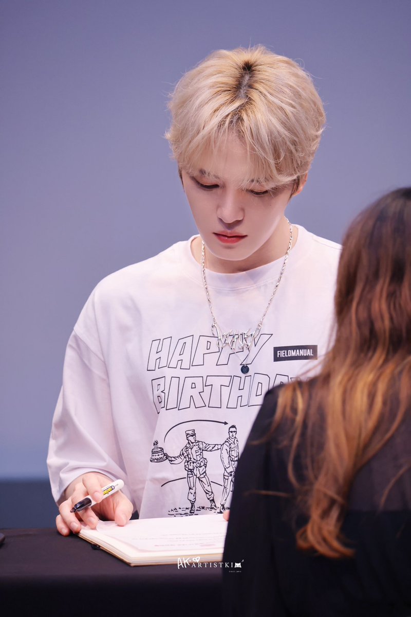ARTISTKIM0126's tweet image. 250715 Everline 팬싸
@bornfreeonekiss
#김재중 #재중 #KIMJAEJOONG
#JAEJOONG #ジェジュン #金在中