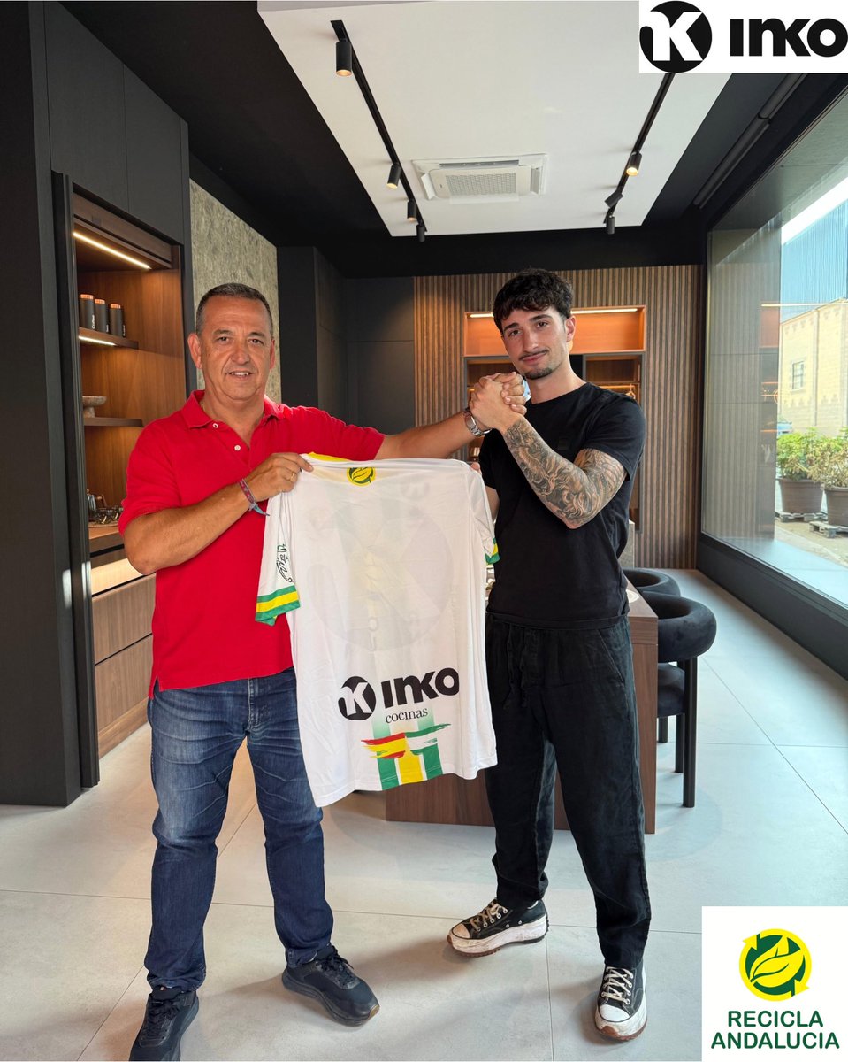 NUEVO FICHAJE‼️

Álvaro Buet, pivot diestro de referencia proveniente del filial del Málaga Ciudad Redonda. Aportará al equipo calidad y gol para conseguir el máximo de objetivos.

¡Bienvenido a la familia de la U.D. Coineña! 👏🏻✍🏻🤝🏻

💛🖤⚽️