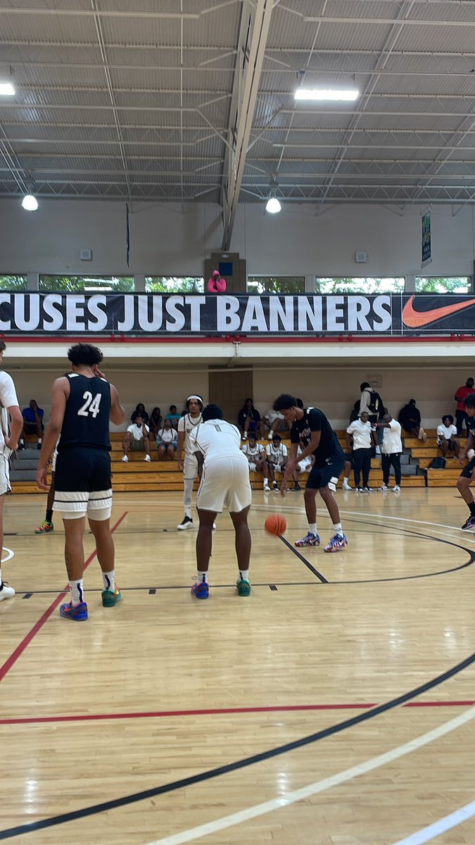 Lyris Robinson on time. I walk in the gym to an and-1 bucket. One of the fastest rising prospects in the country. 2027 6’5 killa. <a href="/LyrisRob1/">Lyris Robinson</a> 🇨🇦🏀🇺🇸

Peach Jam continues. No Excuses, Just Banners. <a href="/NphScouting/">NPHScouting 🇨🇦🏀🇺🇸</a>