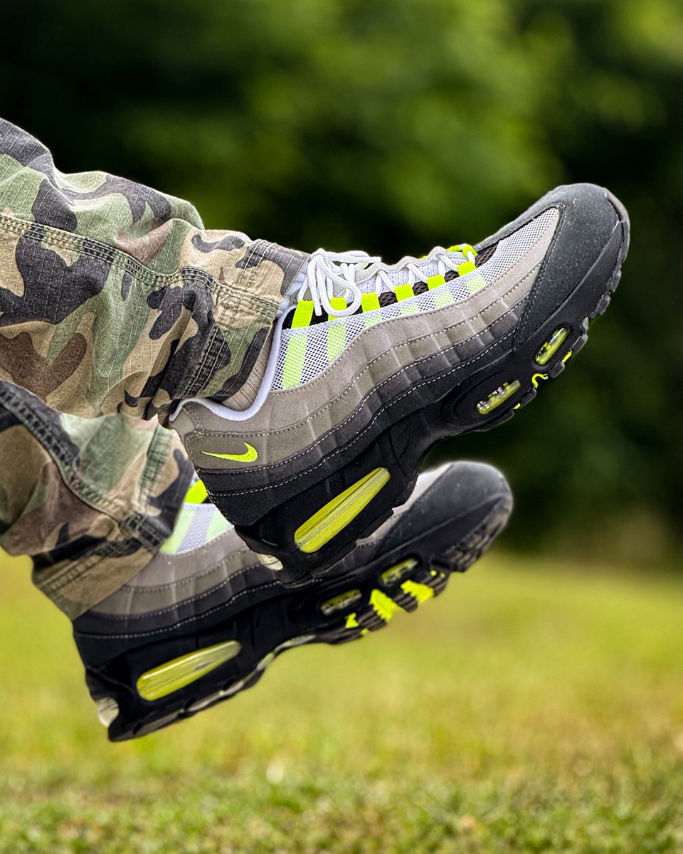 It’s <a href="/airmaxtrin/">trin. aka UNDEFEATED AND EQL OWE ME 😁</a> ‘s birthday. Rocking his all-time favorite, the Neon 95, to celebrate. Y’all go wish him a happy birthday!