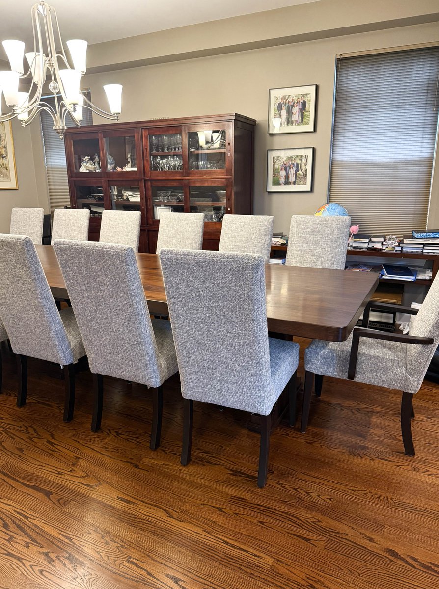 HandmadeTables's tweet image. Rounded corners, arm chairs, and a rolled edge to add extra thickness without all the weight, just a few of our customization options!

🔗bit.ly/DesignYourTable

#rollededge #tabledesign #armchair #customarmchair #customdiningset