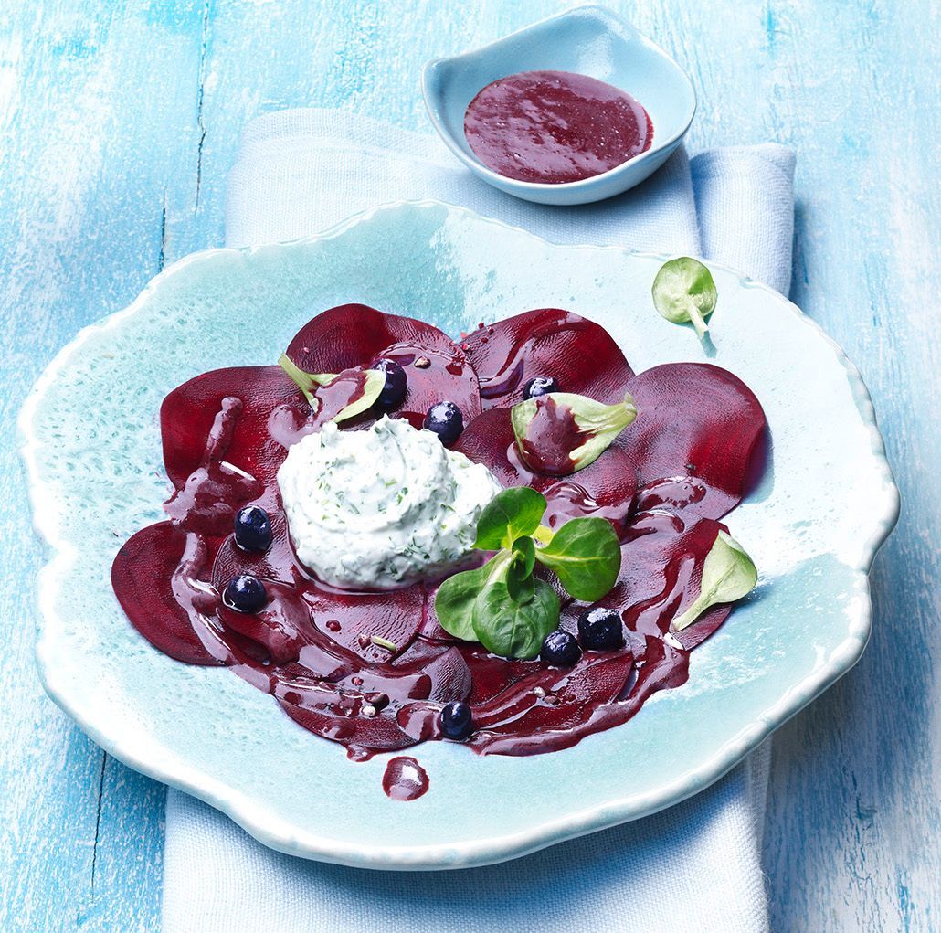 Wild blueberries are brain food.

Studies have shown they can improve memory, delay cognitive aging, and support mental clarity. Not bad for a tiny fruit. Snack smart.

Learn more at wildblueberryassociation.ca/the-better-blu… 

#health #nutrition #wildblueberries #daily #staywild#brainboost