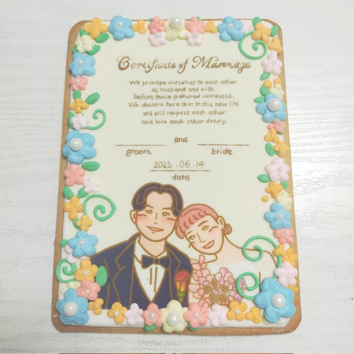 deli_heart's tweet photo. 似顔絵結婚証明書クッキー💖
当日署名をして、とても盛り上がっていました☺️

#結婚証明書クッキー
#結婚式 https://t.co/kPsV5kAEc0