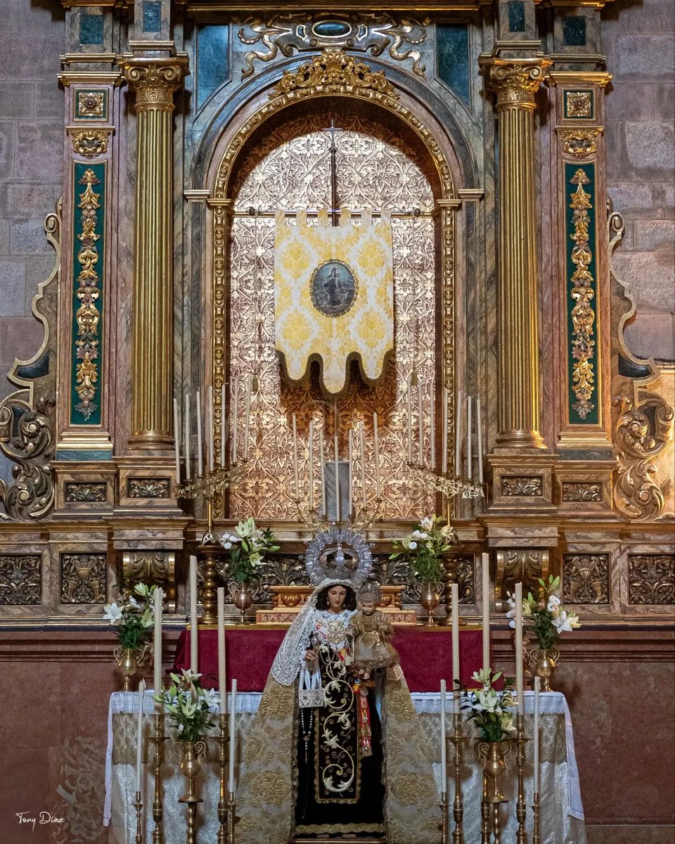 🤎🤍 Besamanos Virgen del Carmen.

 Día de la Virgen del Carmen, Linares celebra con fe y amor el tercer día del Solemne Triduo en honor a Nuestra Madre.