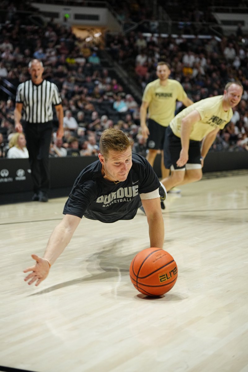 BoilerBall's tweet image. 👀 Looking Back -- The only time anyone dove for a loose ball in an Alumni Game came in the 5th edition in 2023.
@RyneSmith_ might still be feeling that one.
Just over two weeks until we are back.