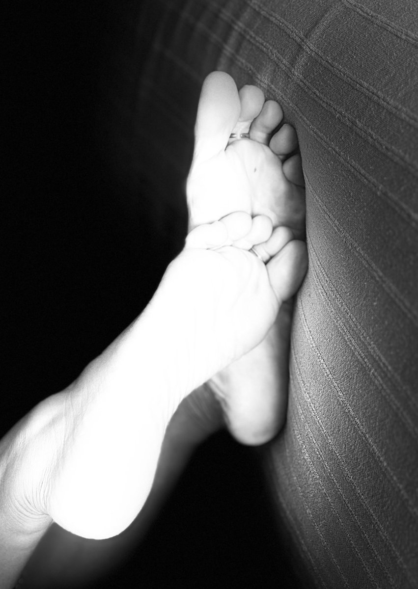 J’ai disparu depuis un petit moment déjà… suite à un petit incident 🦶🏽⛑️🥲 mais ça guérit vraisemblablement plus vite que prévu ☺️ dès que « les voyants sont au vert »🟢  je vous fais signe !! 😜 - Merci pour vos messages 🥰☺️