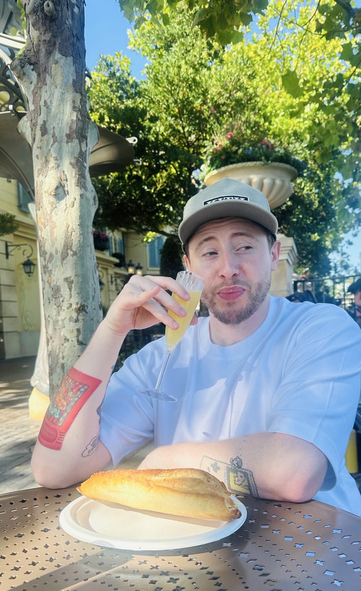 gm ☕️☀️

Mimosas &amp; a French baguette for breakfast…

&amp; there’s absolutely nothing you can do about it. 🥂 🥖