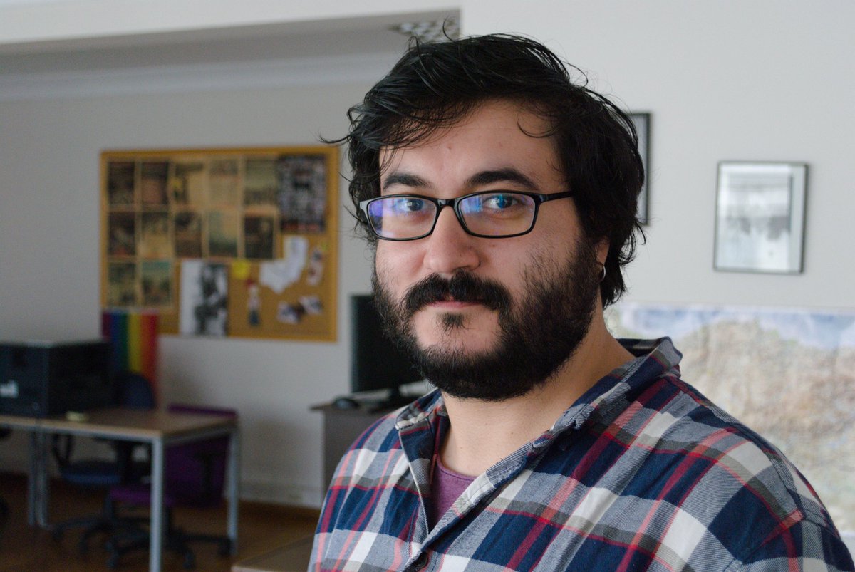 📢 Ozan'ı aldık✊️ 

Mesleki faaliyetleri gerekçe gösterilerek 1 aydır tutsak edilen GYK üyemiz Ozan Cırık ve 4 gazeteci bugün görülen duruşmada tahliye edildi. 
Hoş geldiniz dostlar 🌿