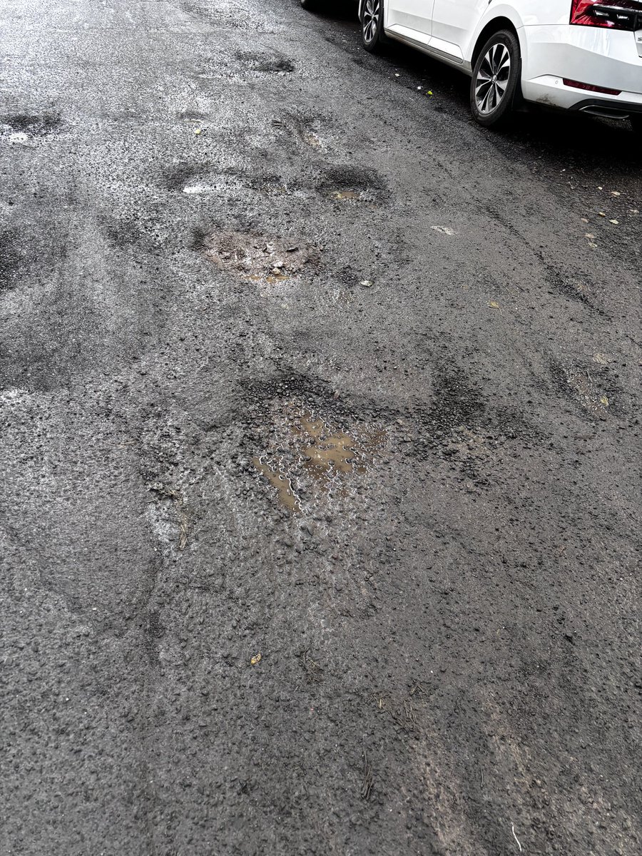 Sinha4795's tweet photo. Once again potholes have occurred despite of repairing kindly repair it in a good manner location:- 28th road, opposite Mayfair CHS, gurunanak park Bandra West @mybmc  @mybmcWardHW @ShelarAshish https://t.co/xlim574oW2