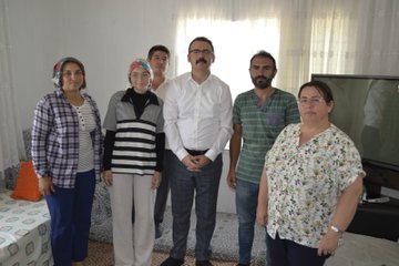 Kaymakam ATEŞ ve ekibinin hane ziyareti sonrası grup fotoğrafı