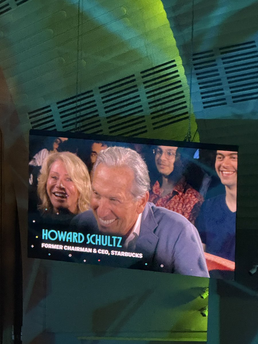 Keshav_Lohiaaa's tweet image. what an amazing show by @AcquiredFM - to watch Jamie Dimon, @andrewrsorkin and @HowardSchultz live was just phenomenal.
More importantly loved how every aspect of the night was not just ceremonial, but also thoughtfully curated by Ben and David!
Not to forget the 6k fans🐐