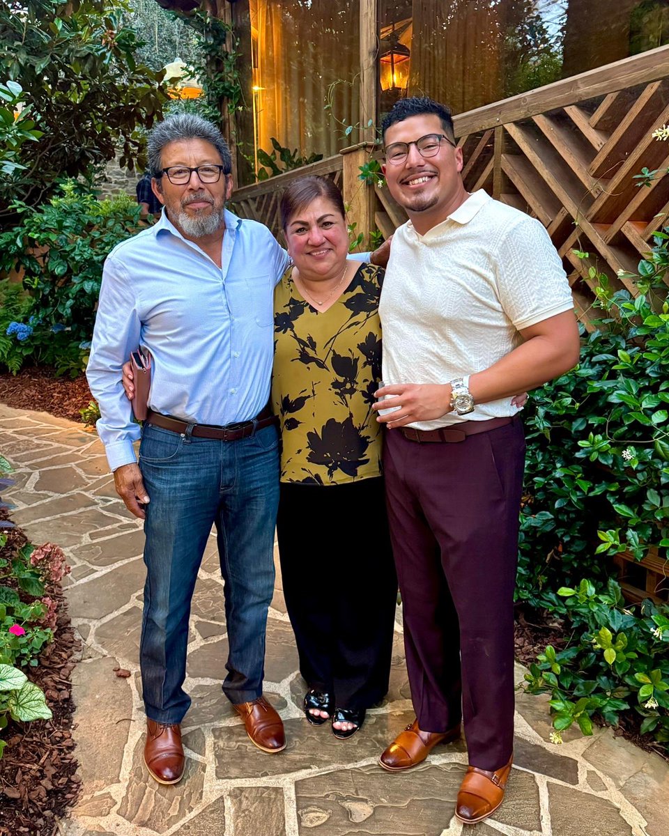 It’s time to introduce the interns 🤩

Everybody meet Dr. Abraham Ruiz! 

Pronouns: He/Him/His

Hometown: San Antonio, TX

Med school: VCOM-Auburn