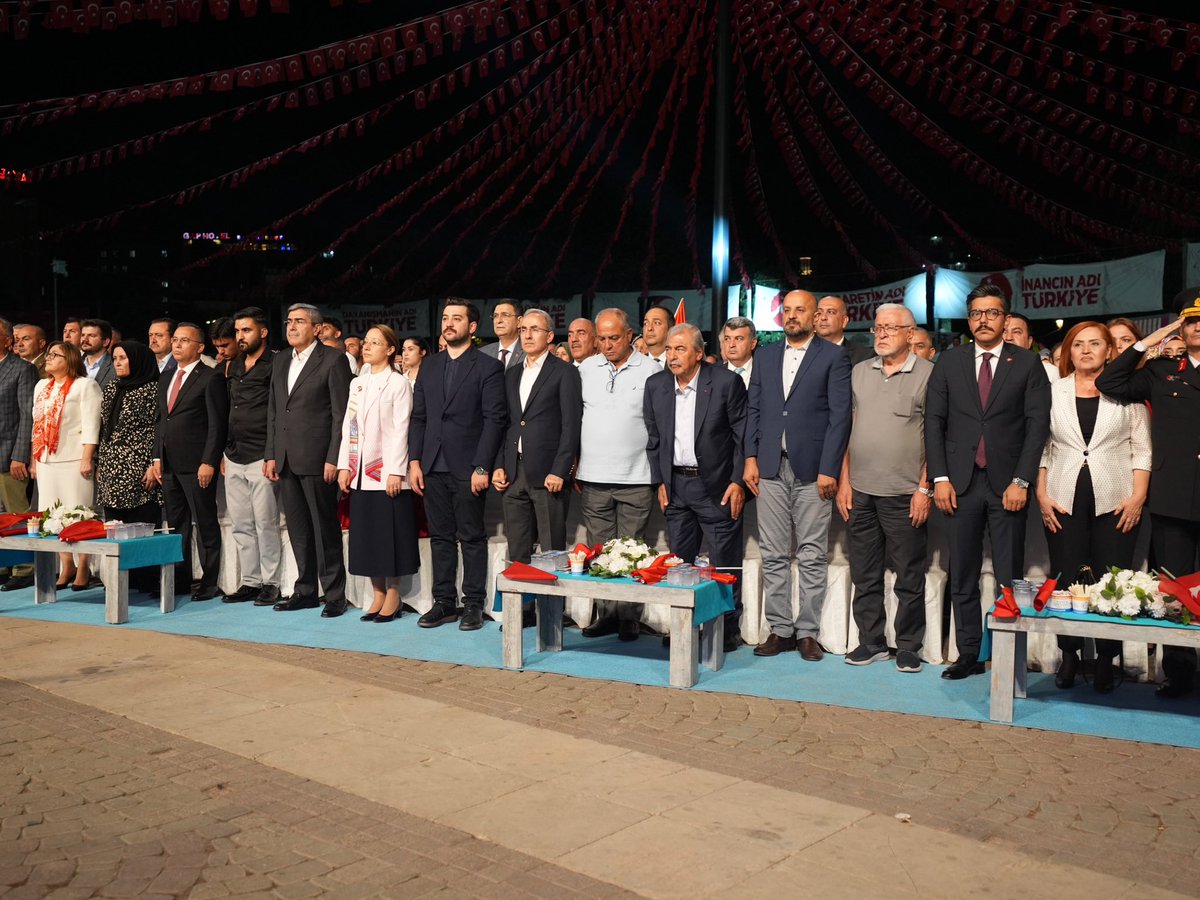 Rektörümüz Prof. Dr. Şehmus Demir, 15 Temmuz Demokrasi ve Millî Birlik Günü dolayısıyla Gaziantep Demokrasi Meydanı’nda düzenlenen anma programına katıldı. Aziz şehitlerimizi rahmetle, gazilerimizi minnetle anıyoruz. 🇹🇷
#GİBTÜ #GISTU #15TemmuzDestanı #ZaferinAdıTürkiye