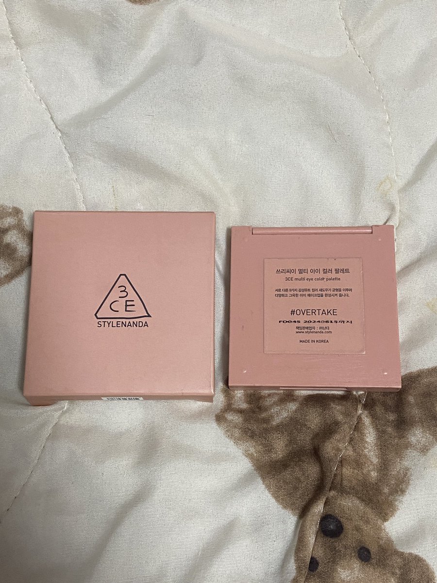 ส่งตาพาเลทตา 
3CE สีOVERTAKE
✨ 450฿ รวมส่ง 🤟🏻
สภาพน้อง 97% ไม่ค่อยได้ใช้เลย 
((แต่ด้านหลังน้องเลอะมีคราบกาว ขอคนไม่ซีเรียสนะ))

 #เครื่องสําอางมือสอง #ส่งต่อ #เครื่องสําอางค์เกาหลี #พาเลทตา #ส่งต่อ3ce #คสอมือ2 #คสอเกาหลี