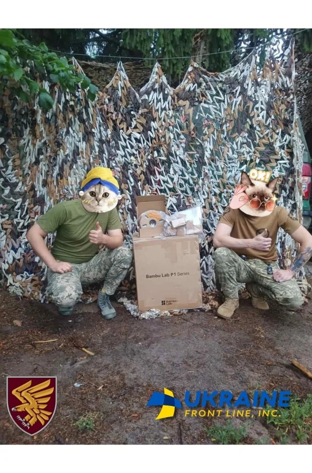 uafrontline's tweet image. 95th Air Assault, currently in Sumy, thanks you for a 3D printer, some spare parts, and some little morale lifters.