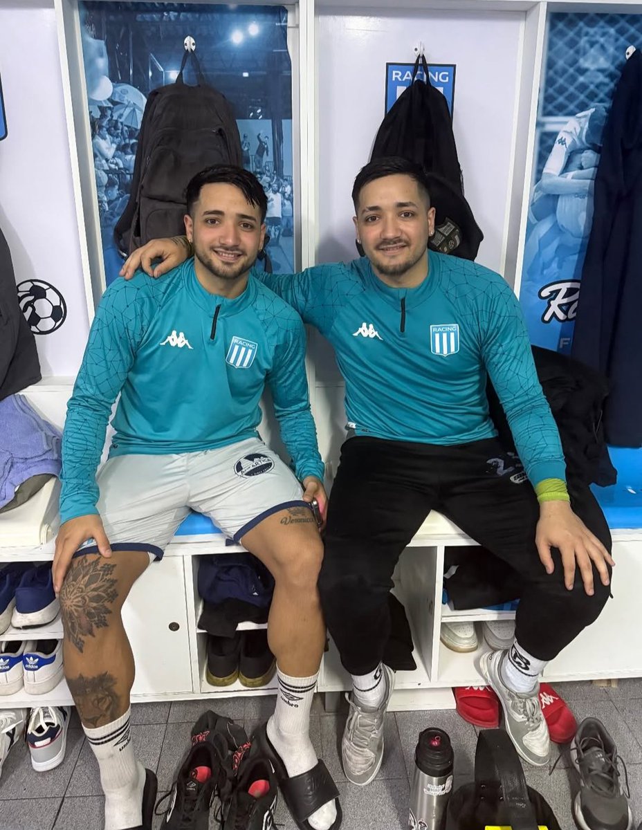 MarcosDavila27's tweet photo. 💙 Eze Alarcón finalmente acordó su vínculo con #Racing y ya se entrena en la "Academia", junto a su hermano Emma. Ambos volverán a jugar en Argentina: "cumpliendo el sueño de la abuela", escribieron en redes. https://t.co/luxPtBWbat