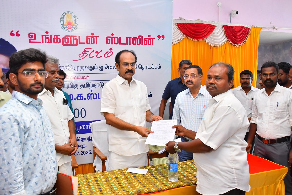 Thangam Thenarasu (@tthenarasu) on Twitter photo மக்களின் தேவைகளைக் கேட்டு, அரசு சேவைகளை நேரடியாக வழங்கும் #உங்களுடன்_ஸ்டாலின் திட்டம், முதலமைச்சர் மு.க.ஸ்டாலின் அவர்களால் தொடங்கப்பட்டு, தமிழ்நாடு முழுவதும் மக்களின் பேராதரவுடன் நடைபெறுகிறது. 
இதன் தொடர்ச்சியாக, விருதுநகர் மாவட்டம் மல்லாங்கிணர் பேரூராட்சியில் உள்ள வைஜெயந்தி மக்களின் தேவைகளைக் கேட்டு, அரசு சேவைகளை நேரடியாக வழங்கும் #உங்களுடன்_ஸ்டாலின் திட்டம், முதலமைச்சர் மு.க.ஸ்டாலின் அவர்களால் தொடங்கப்பட்டு, தமிழ்நாடு முழுவதும் மக்களின் பேராதரவுடன் நடைபெறுகிறது. 
இதன் தொடர்ச்சியாக, விருதுநகர் மாவட்டம் மல்லாங்கிணர் பேரூராட்சியில் உள்ள வைஜெயந்தி