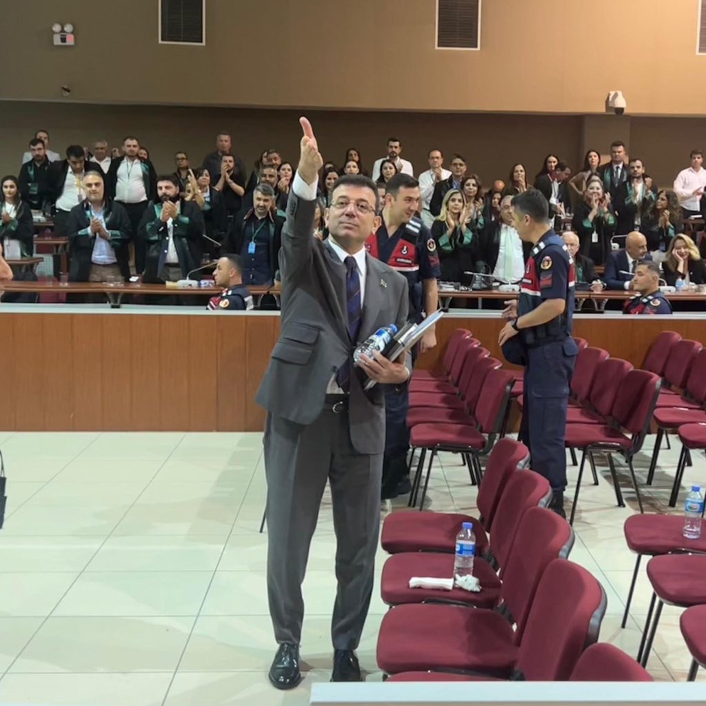 Hakim: Ekrem Bey, son sözünüzü söyleyin. 

Ekrem Başkan: Son söz kavramı bize göre değil, biz sözün bittiği yerde olmayız!

16 Temmuz 2025 📍Silivri Zindanı