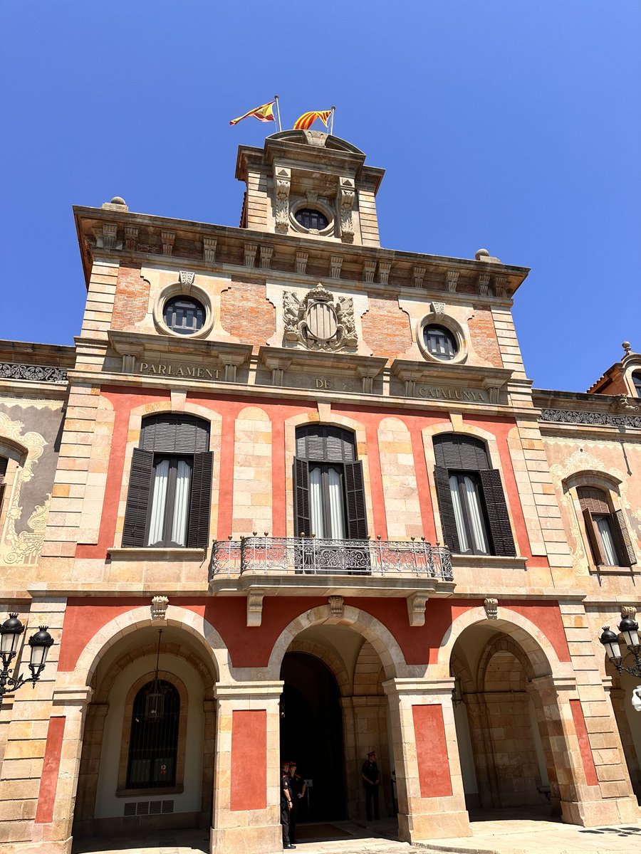 pepcoma's tweet image. Jornada històrica al @parlamentcat amb aprovació Llei de l’Estatut dels municipis rurals.
Nou mecanisme de garantia rural, finançament diferenciat, canvis fiscalitat nous residents, prestació de serveis amb mirada rural, borsa habitatge…
Caldrà vetllar per aplicació.