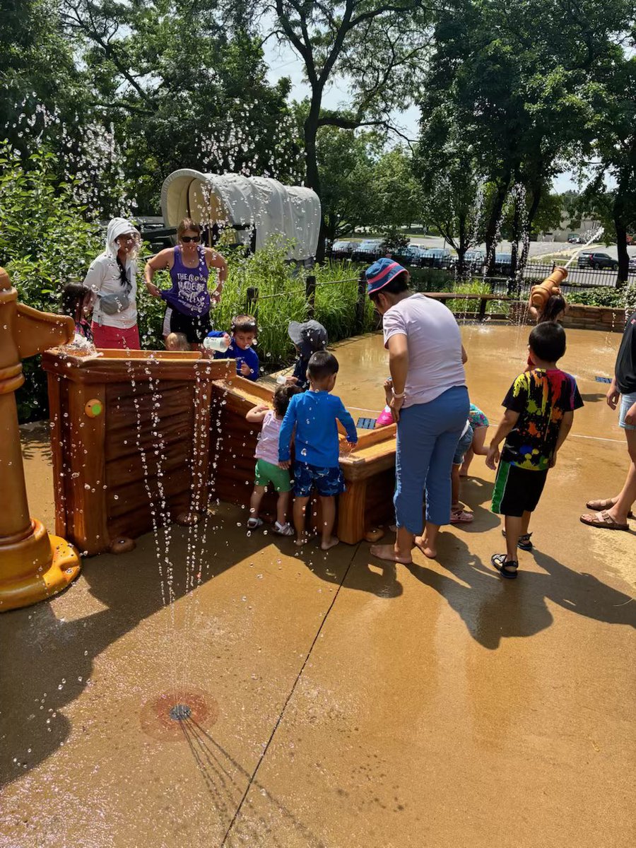 BirthToThree203's tweet image. Group Connection #4 ✅ at @NaperSettlement! Families enjoyed learning about the history of Naperville and cooling off in the splash pad! #elevate203 @Naperville203