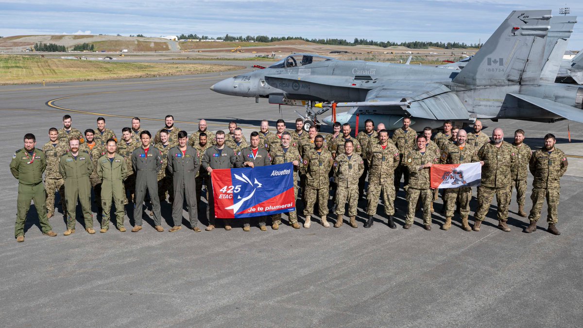 La semaine dernière, des CF-18 Hornets de l'#ARC ont opéré depuis l'Alaska avec nos partenaires du #NORAD au <a href="/ANRALCOM/">Alaskan NORAD Region and Alaskan Command</a> pour des missions d'entraînement, intégrant nos forces et démontrant notre capacité à défendre nos nations dans l'#Arctique. <a href="/NORADCommand/">North American Aerospace Defense Command</a> #NousAvonsLaGarde