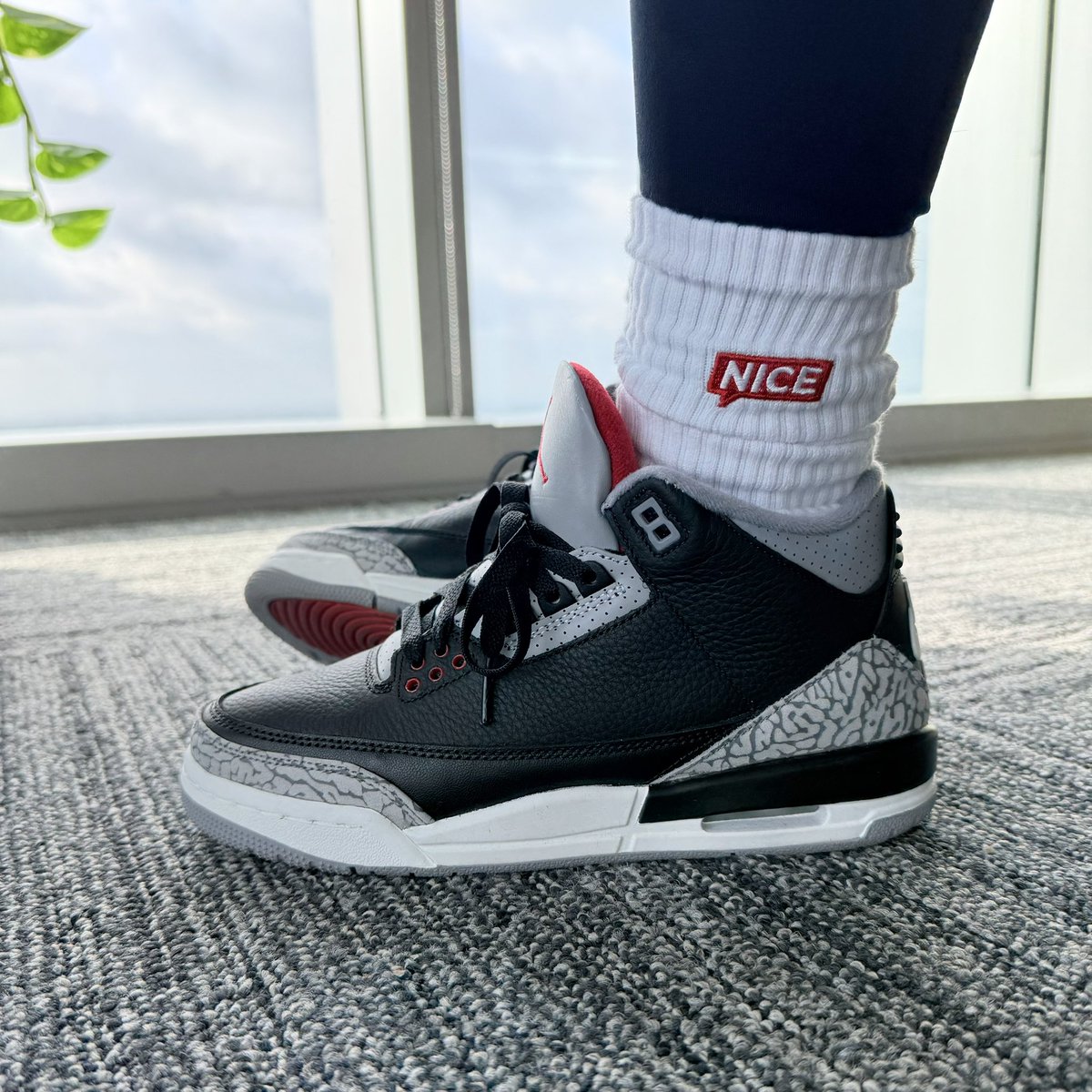 emob_'s tweet image. Today’s Office Kicks:
Air Jordan III Retro Black Cement

#KOTD #NiceSocks