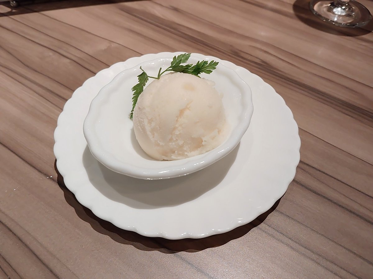 パエリア美味しかった〜！！
前菜も豪華でデザートもついて、ランチお得だったわ〜☺️☺️